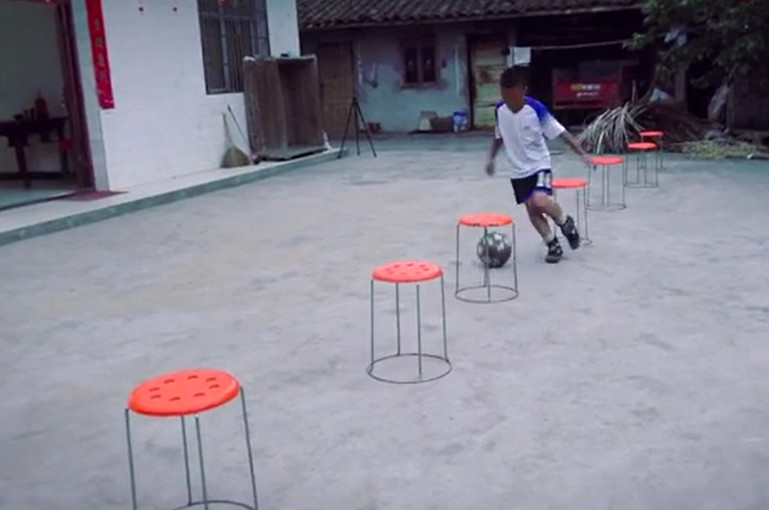 废旧轮胎陪孩子锻炼,废旧轮胎练体能