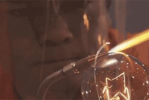 “昔日学霸”变“焊将”，有人说他“拿起焊枪就是个疯子”新闻+