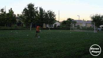 足球长传技巧详细解析,足球边路传中技巧教学