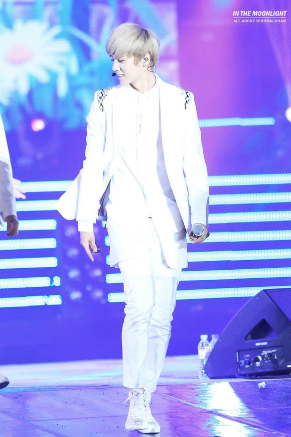 跑男第五季鹿晗关晓彤,跑男第五季鹿晗陈赫贾玲撕名牌