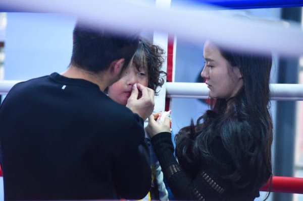 轩轩流鼻血冉莹颖痛心！面对孩子流鼻血，如何快速止血？崔玉涛来教你！