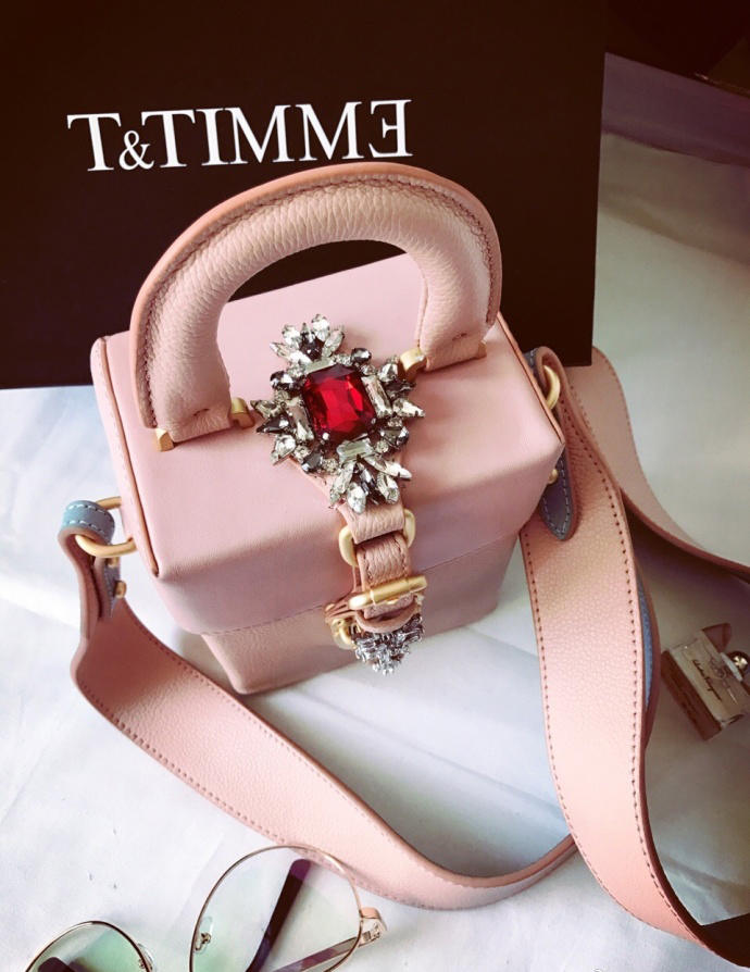 谁劝我都不好使,今夏就爱相机包!