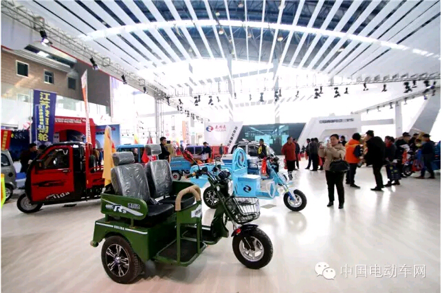 广角镜头——猛戳链接就能换个姿势看徐州展会！