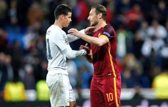 伯纳乌观众欢呼时刻,伯纳乌为伊涅斯塔起立鼓掌