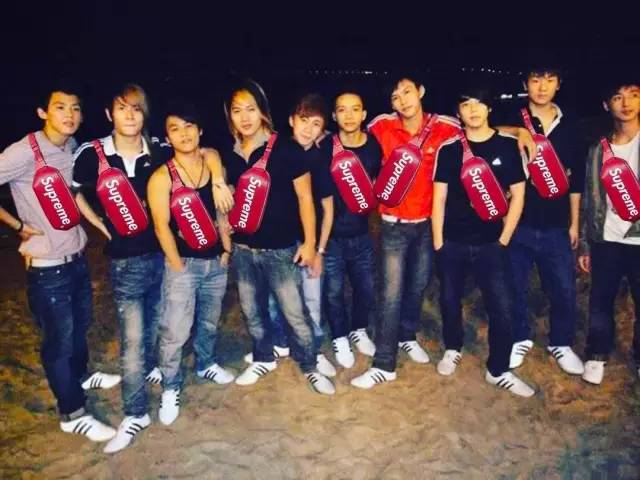 一件帽衫多少钱合适,2017supremelv联名卫衣