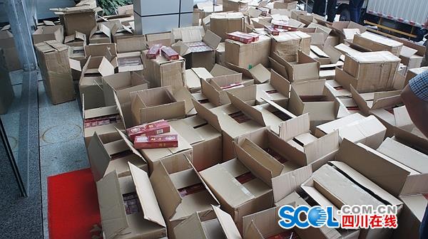 伪装成青豆、纸巾也难蒙混过关 郫都*草烟**连夜查获6394条违法卷烟