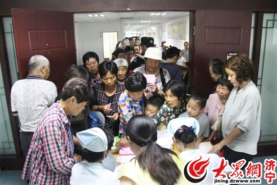 冬病夏治济宁入伏首日市民忙贴“三伏贴”