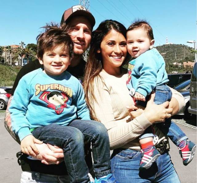 30岁球王娶了9岁一见钟情的女孩，时间易逝，唯爱不变