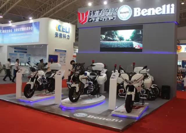 蓝巡300新款价格,300蓝圈夜光效果