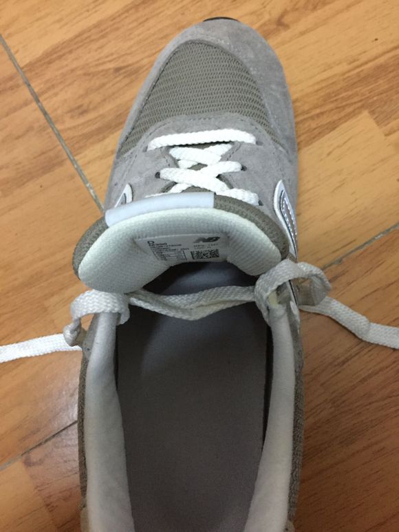 鞋子的鞋舌总是乱歪,鞋子的鞋舌总歪怎么办没有鞋带