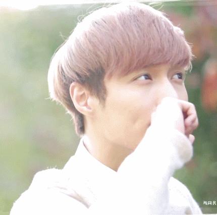 一到夏天各大品牌方粑粑竟出了这么多唇釉！选择困难表示很难过！