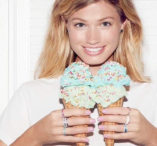 夏天必备的时髦首饰好物,夏天就该有件闪闪亮的首饰