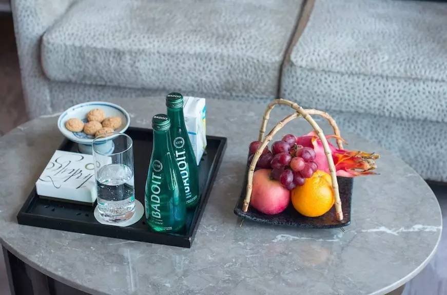 一天吃四五顿饭不长肉才怪,一天吃四顿不胖都不行