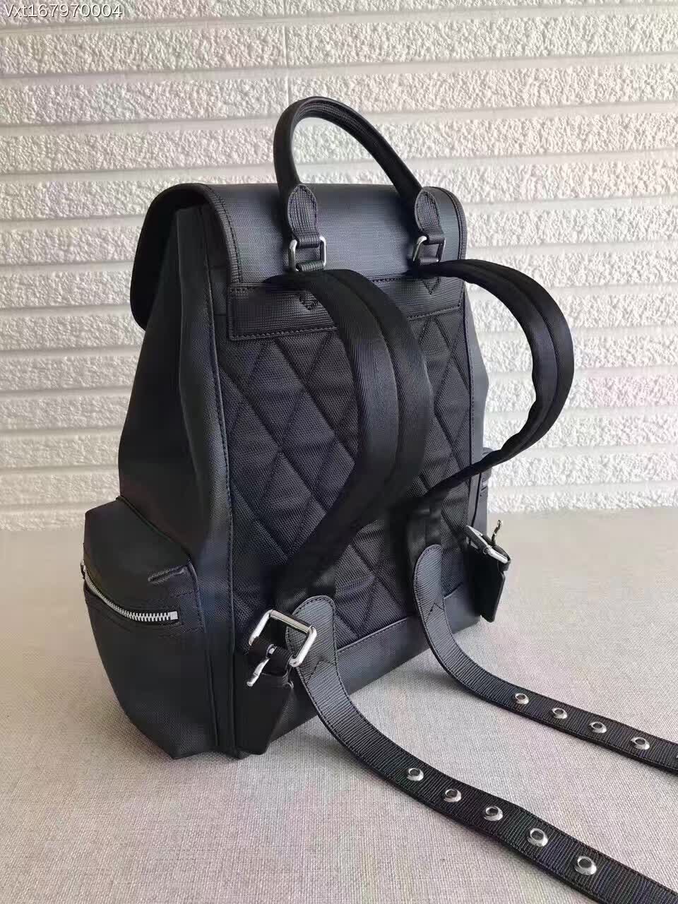 巴宝莉双肩背包经典款过时了吗,巴宝莉双肩包里有madeinchina