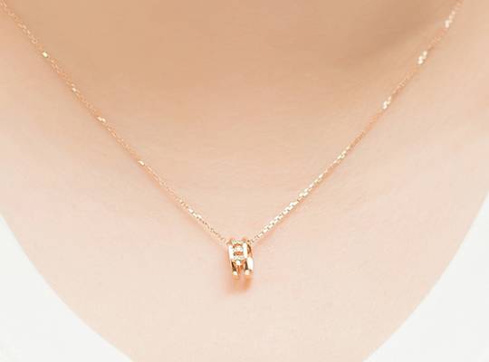 为什么有些钻石看起来大却便宜,为什么钻石比铁硬