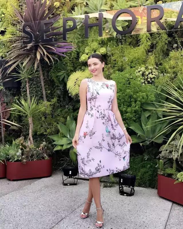 米兰达可儿大红礼服,米兰达可儿二婚姐弟恋