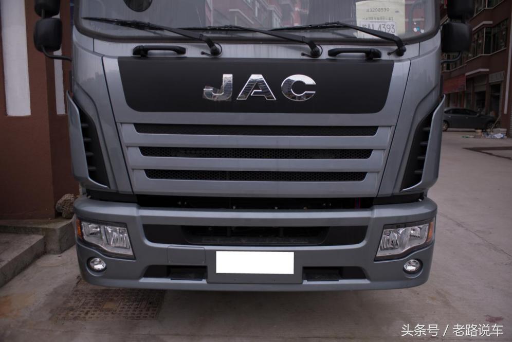 格尔发天然气用的什么发动机,格尔发纳威司达