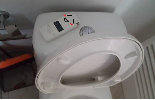 淘宝上卖的万能遥控器,小伙无意间得到了万能遥控器