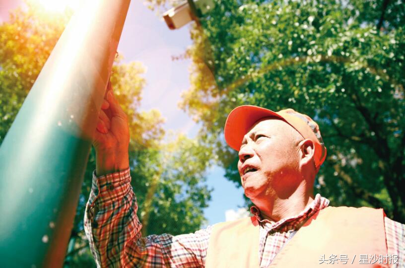 酷暑的城市美容师,烈日下环卫工作时间