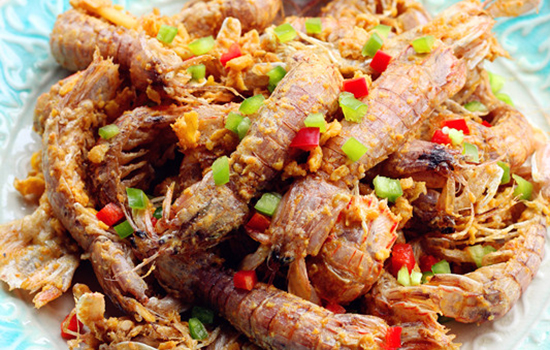 椒盐皮皮虾吃起来有点麻烦,一款非常好吃的盐焗皮皮虾