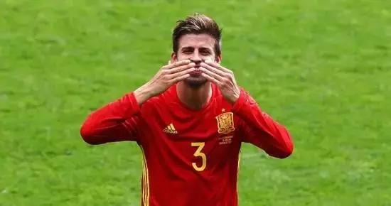 穿长袖踢球的球星,野球场穿什么球衣的一看就是高手