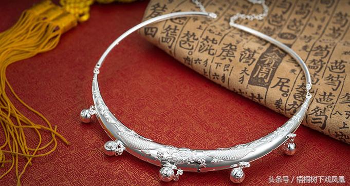 孩子挂锁有什么说法,姥姥给孩子挂长命锁习俗