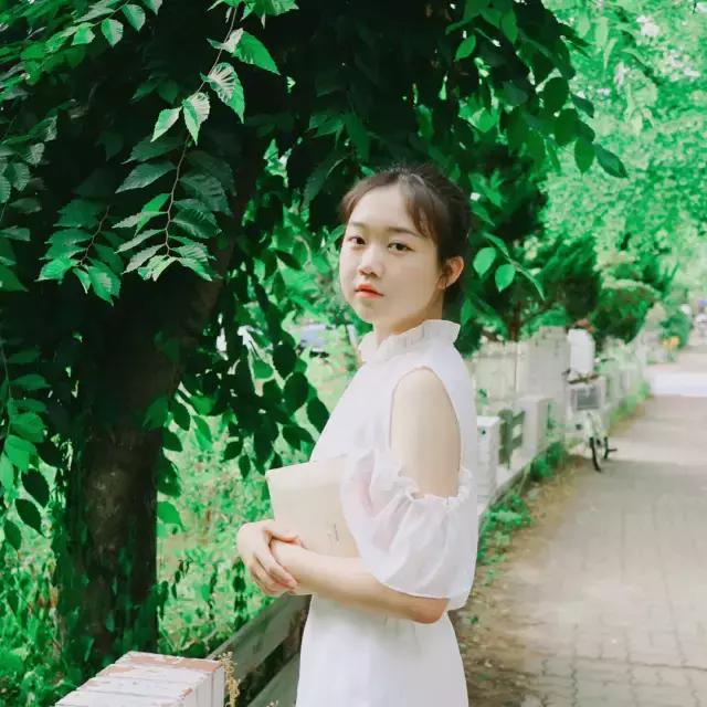 面部表情尴尬僵硬不自然怎么拍照,一拍照肢体就僵硬就尴尬