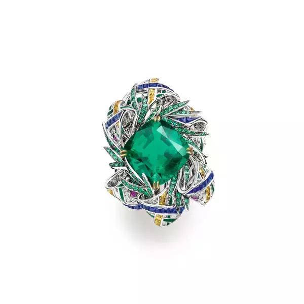 全新欢沁盛宴，将行云流水的交响乐化为华美的珠宝