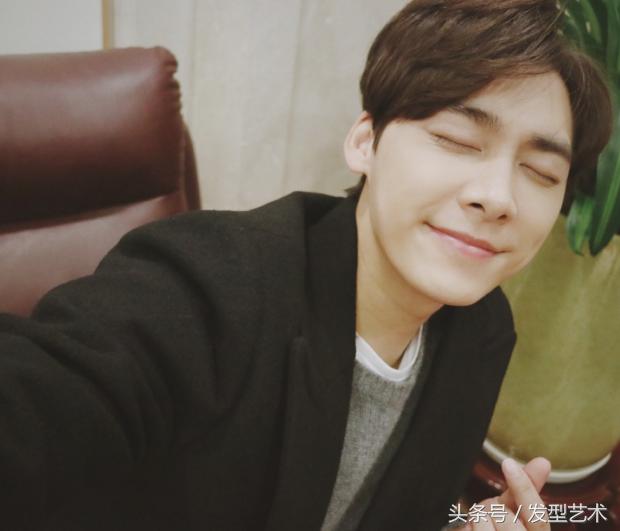 男生怎么剪一个好看的中分发型,男生中分烫什么发型最好看