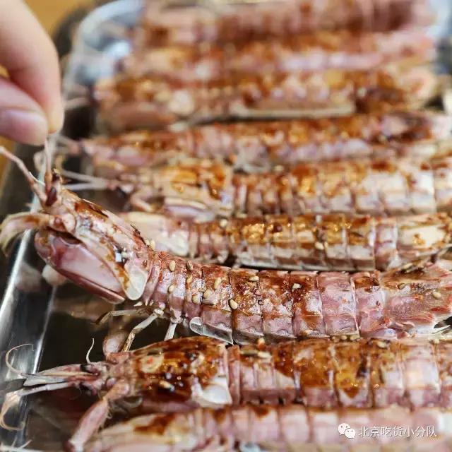 三里屯的豪放派海鲜，直接把渔船搬进了店