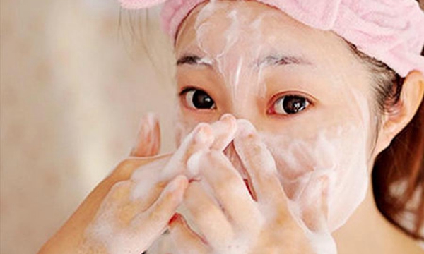 怎样清洁脸部毛孔里的脏东西,新生活脸部清洁手法教程视频