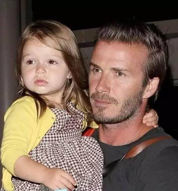 贝克汉姆小七新照,贝克汉姆小七图片大全