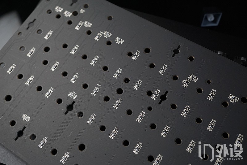 魔炼者1506机械键盘拆解,入门级客制化机械键盘横向评测