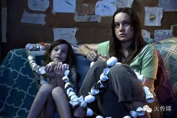 在她疯狂的自我“受虐”后，独立小片迎来了巨大的逆袭！