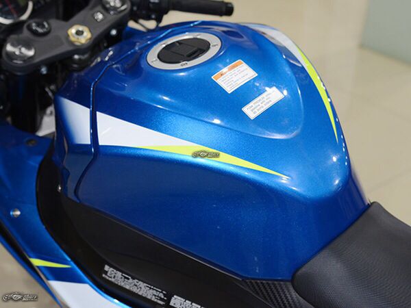 铃木gsxr100试驾,铃木gsx-r1000合金摩托车