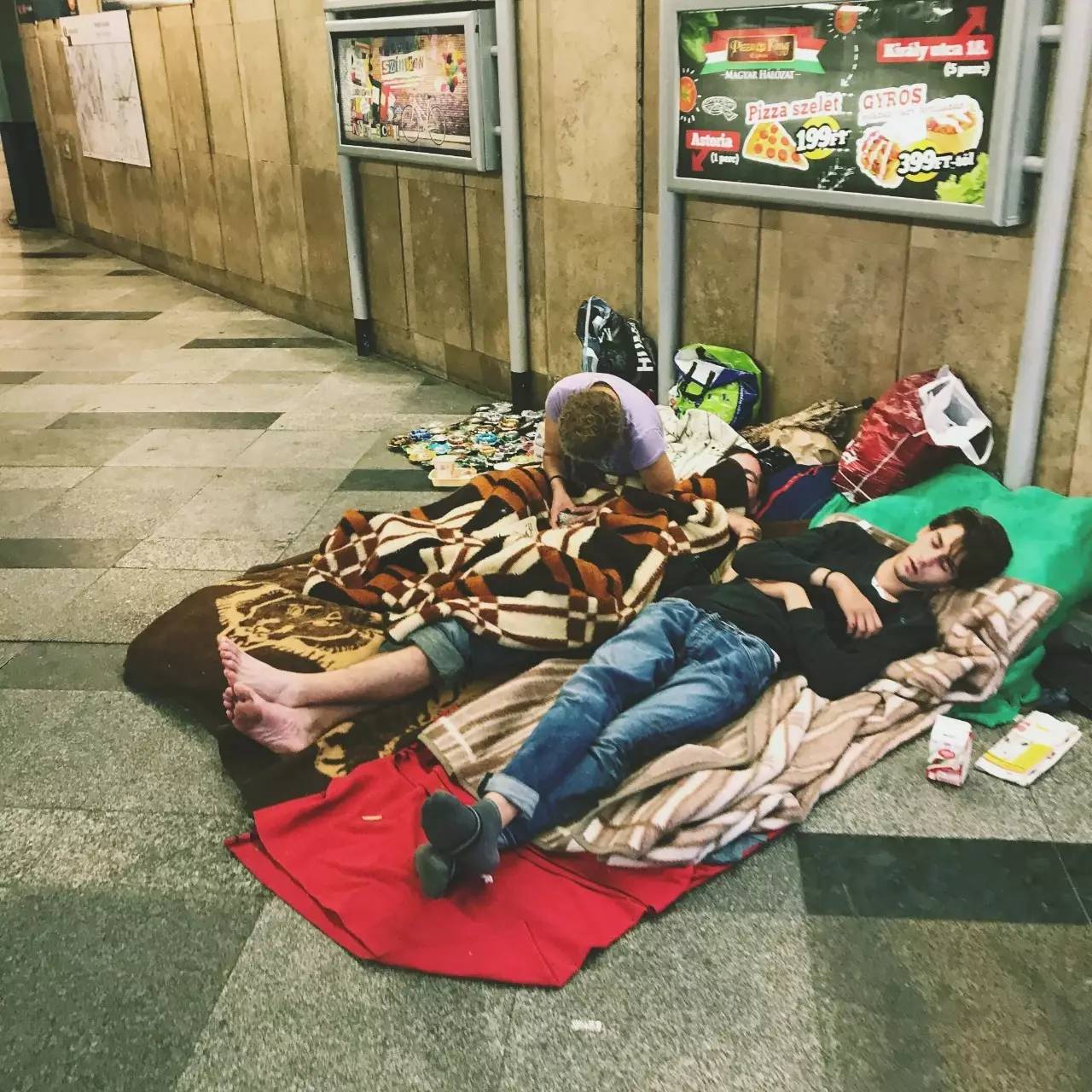 我生活在妙不可言的等待中,我们的生活在妙不可言的等待中