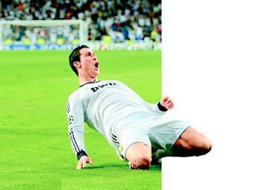 草野球场的年轻人里，总有些逗逼能笑死你