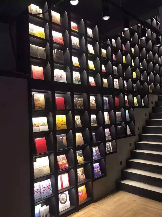 还在羡慕台湾诚品？咱西安也有24小时不打烊书店啦！