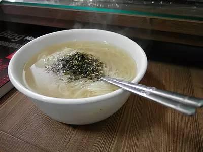 一次性筷子保存不会发霉,筷子有保质期是真的吗