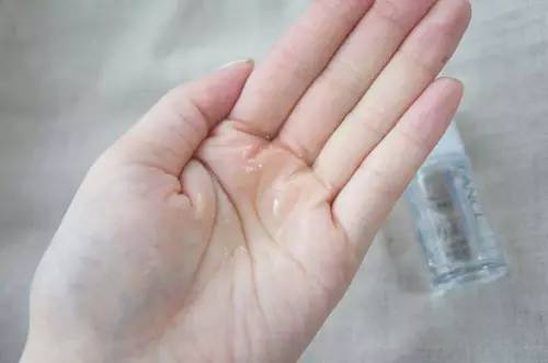 夏天用什么样的水乳啊,夏天要用水乳精华吗