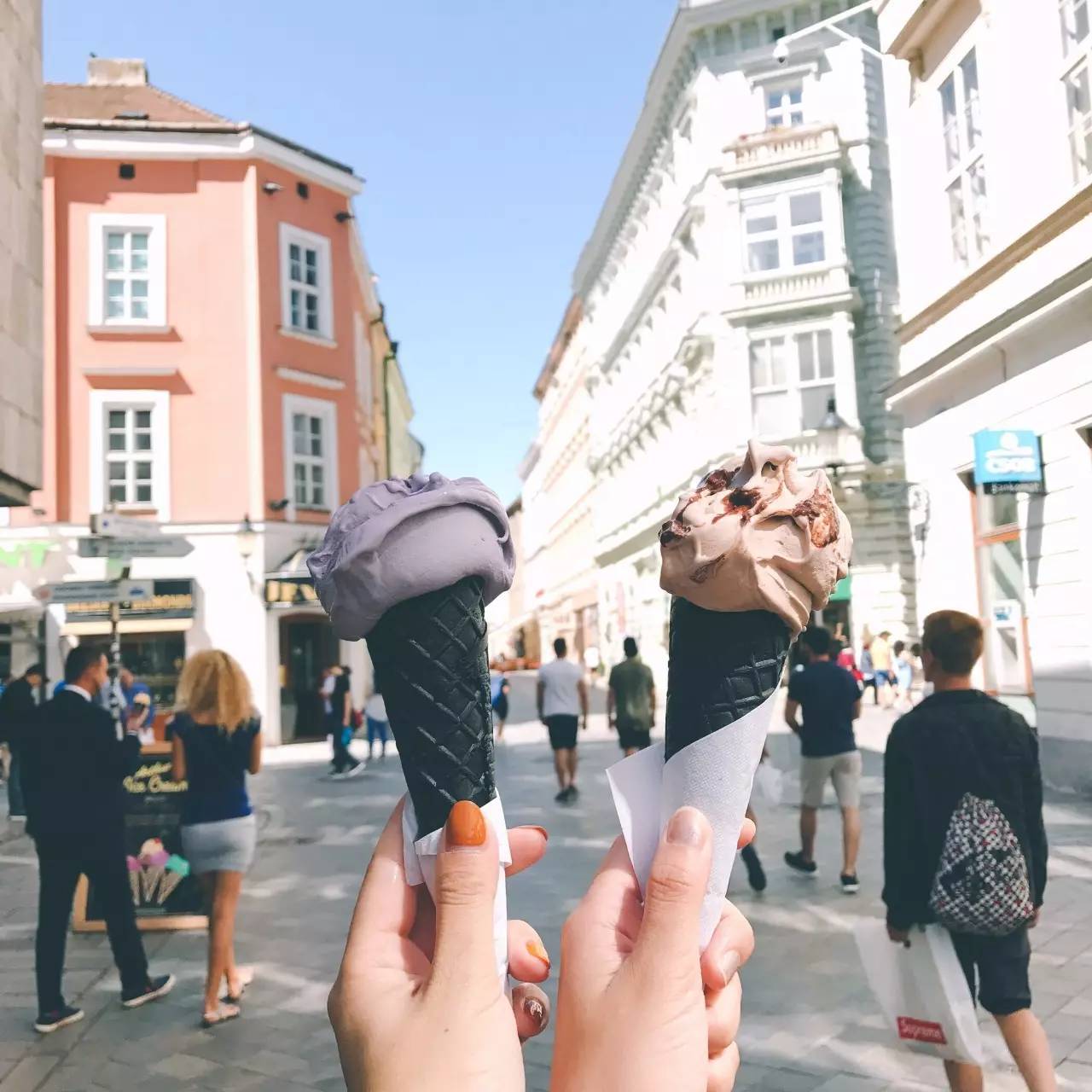 我生活在妙不可言的等待中,我们的生活在妙不可言的等待中