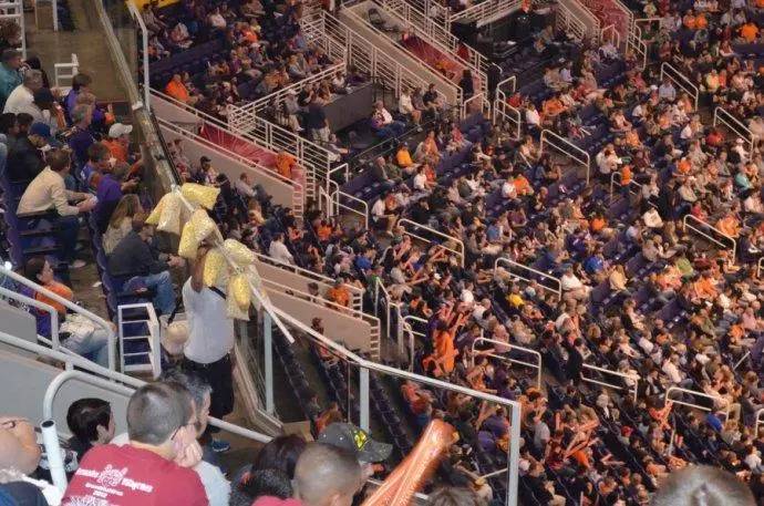 去nba看一次球要多少钱,nba球场打一场球多少钱