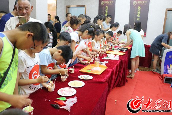 鍑叴澶╀笅浜插瓙娲诲姩,鍑叴澶╀笅鑿忔辰鏃ョ収