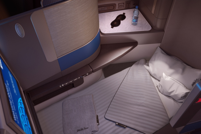 迪拜航空公司头等舱商务舱区别,航空公司头等舱商务舱测评