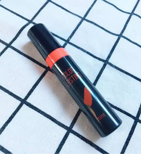 适合夏天的亮色口红测评,夏日必备滋润口红