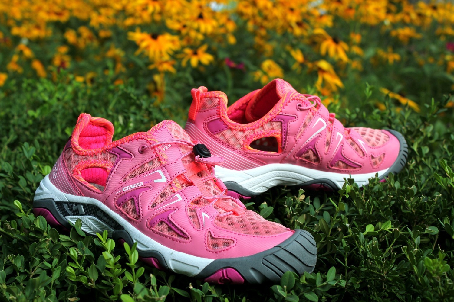 感受一份属于我的清凉——洛弛红Clorts户外溯溪鞋3H027D体验