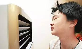 连吹四天空调,贵阳小伙的嘴被吹歪了……吹空调别对着这个部位!