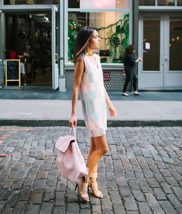 4款秋冬最in双肩包明星们都在背,今年最流行的一款双肩包