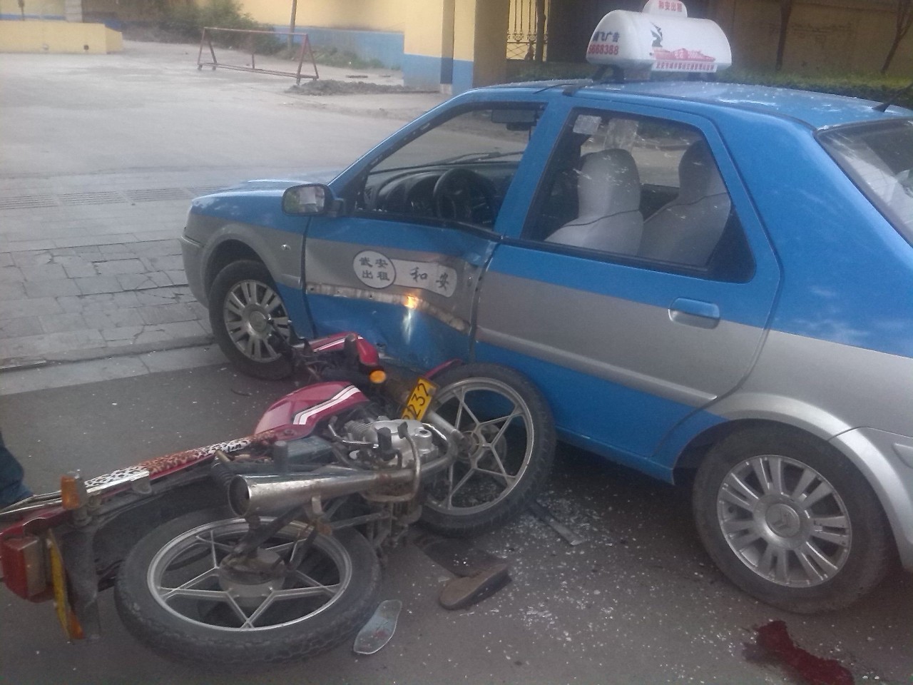 关键时刻——摩行意外发生时的自救举措