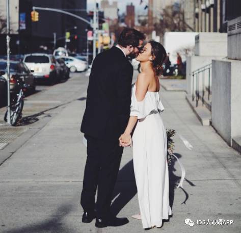 高圆圆同款婚戒一个多重,高圆圆直播带货手戴婚戒状态佳